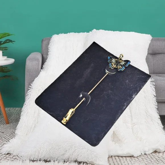 .👣4/$20. Butterfly Lapel Pin - Picture 4 of 4